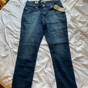 Never Worn Classic Straight Levi's